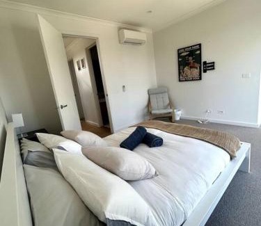 Port Melbourne Apartment | Four-Bedroom Town House in Port Melbourne