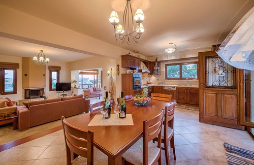 Asklipiio Villa | Four-Bedroom Villa with a Pool, 400m from the Beach!