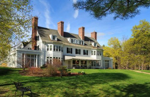 Old Bennington Hotel | Four Chimneys Inn
