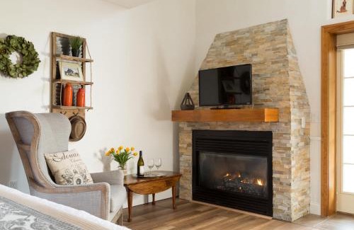 Old Bennington Hotel | Four Chimneys Inn
