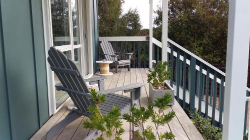 Oneroa Ski Chalet | Four Huia