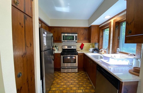 Plymouth Cabin | Four Season Escape | Near Lakes,Trails,Killington