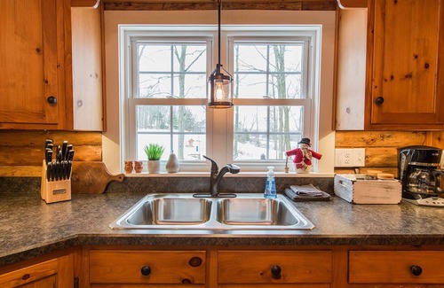 Bowmansville Cabin | Fox Creek Cabin in the woods with stream