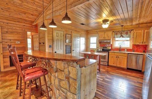 Wimberley House | Fox Run Ridge! Minutes from the Wimberley Square.
