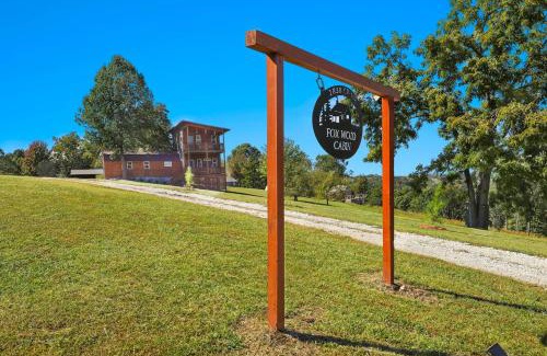 Eureka Springs House | Fox Wood Cabin, Hot Tub, Mountain Views