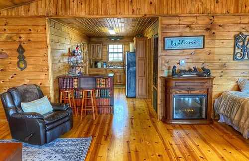 Jasper Cabin | Foxcroft Buffalo River Log Cabin: Cozy & Secluded w Mountain View 3 min to BNR