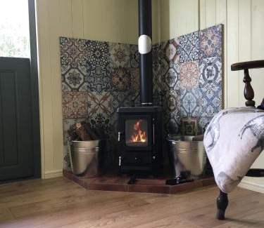 Llanwrda House | Foxgloves and Fairytales Hut with Hot Tub