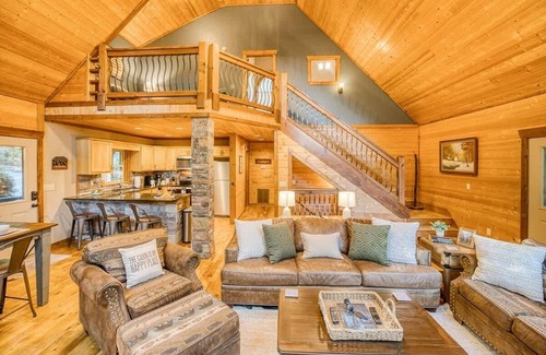 Foxfire Estates Cabin | Foxhollow - Minutes to Blue Ridge, hot tub, pets