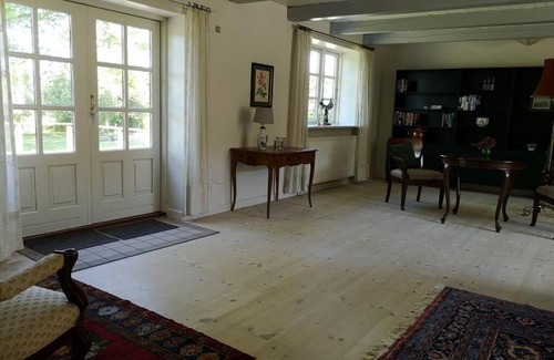 Ugledige House | Foxhouse