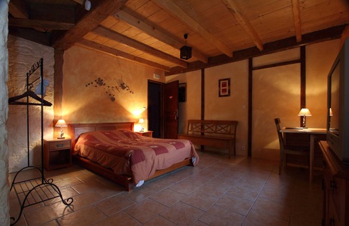 Beaujeu-Saint-Vallier-Pierrejux-et-Quitteur House | Le Domaine des Papillons