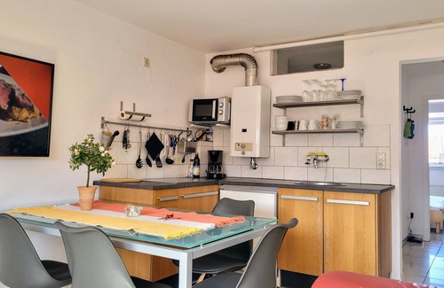 Stuhlinger Apartment | FR/center at the main station, 2 bedrooms, sleeping possibilities for up to 5 persons
