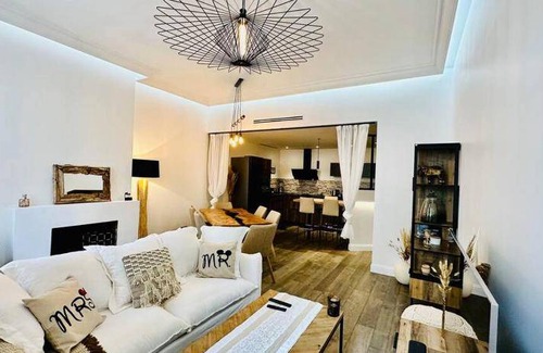 Hotel de Ville - Quinconces Apartment | 86 m² Apartment ∙ 2 bedrooms ∙ 5 guests