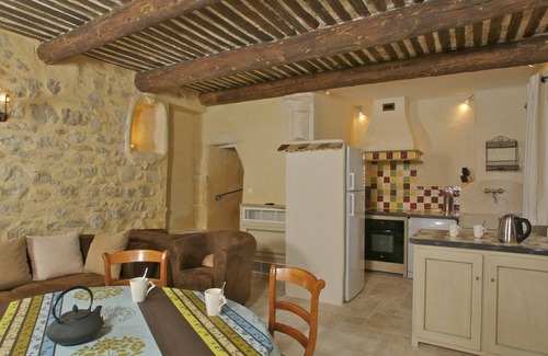 Saint-Hippolyte-le-Graveyron House | Lodging in an authentic Provençal Castle.