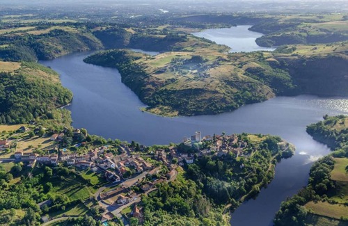 Saint-Jean-Saint-Maurice-sur-Loire Apartment | Hébergement à la campagne - village en bord de lac