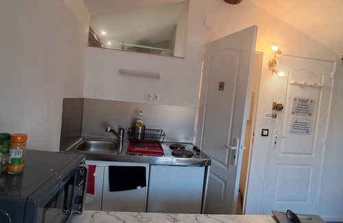 Saint-Maximin-la-Sainte-Baume Apartment | Chez Bichette Saint Maximin la Ste Baume - Comfortable 2-room apartment in the heart of town