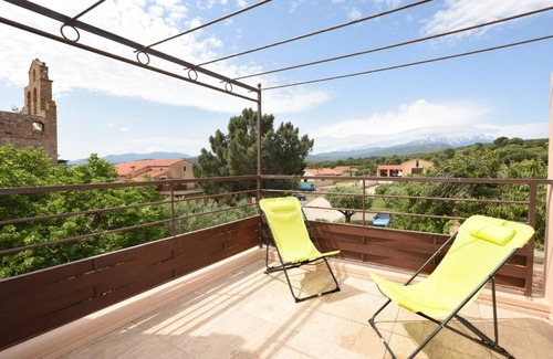 Sainte-Colombe-de-la-Commanderie House | 230 m² Gîte ∙ 3 bedrooms ∙ 6 guests