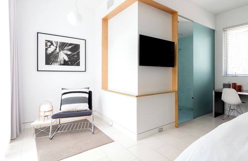 Travis Heights Hotel | Frame Hotel - Treehouse