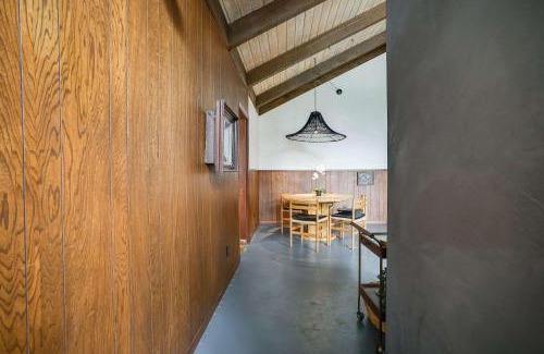 San Marcos House | Frank Lloyd Inspired 3BR - 1'35 Acres & Firepit