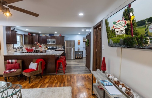 Birch Run Township House | Frankenmuth XMAS Wonderland! | HotTub OPEN| PetsOK