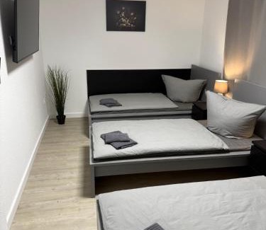 Siegburg Apartment | Frankfurter 21 Haus - 2 WE, 2 Küchen, 2 Bäder, 6 SZ, 19 Betten