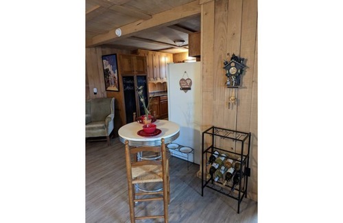Decaturville Cottage | Frankie's Cottage