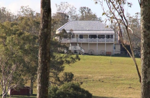 Frazerview House | Frazerview Stay - Farm House - Sleeps 10 - Scenic Rim