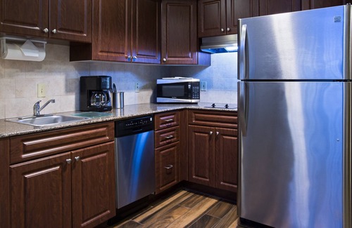 Airport North Condo | Free Breakfast | 1.5 Miles from Orlando International Airport + 25 Minutes to Disney World