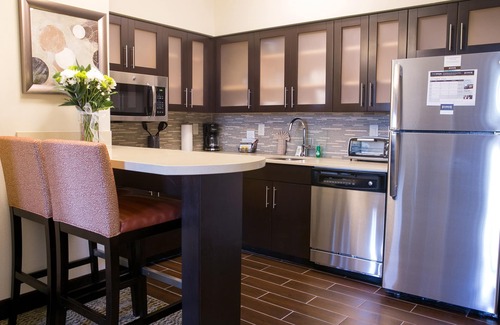 McNeil Condo | Free Breakfast Buffet, Pool Access, King Bed | Near University of Texas