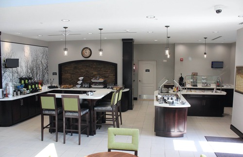 Miamisburg Apartment | Free Breakfast. Indoor Pool. Gym. Near University of Dayton.