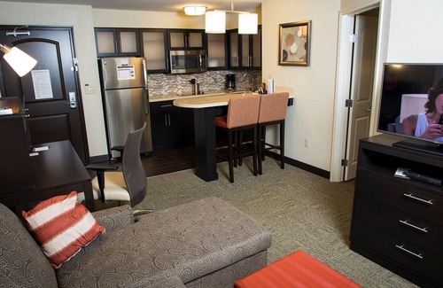 Lexington Condo | Free Breakfast. Indoor Pool. Gym. 10 Min from University of Kentucky.