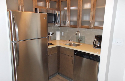 Florence Condo | Free Breakfast + Outdoor Pool | Explore the Nascar Hall of Fame