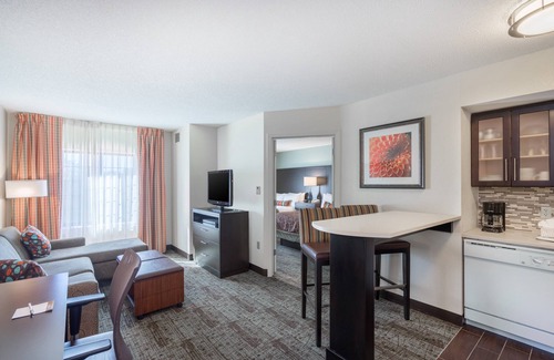 Christiana Condo | Free Breakfast. Pool. 10 Min Drive to the University of Delaware!