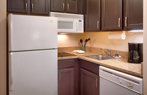 Peoria Apartment | Free Breakfast. Pool & Hot Tub. Near St. Francis Medical Center!