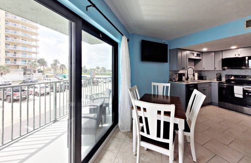 Daytona Beach Shores Condo | FREE DAILY ACTIVITIES-Fresh/Newly Renovated Sunglow Unit-Steps 2 Beach-Htd Pool-Hot Tub-Next 2 Pier!