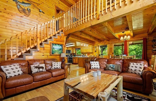 Pigeon Forge Cabin | Free Dollywood Tix/A+Location/3Min2Pkwy/Spacious/