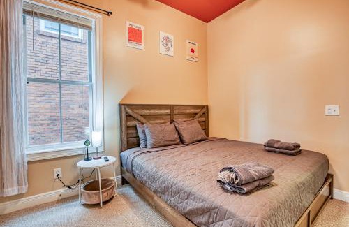 Metropolitan Apartment | Free Early Check-In or Late Check-Out - Big Yard, BBQ - Near DT, Starland & River St