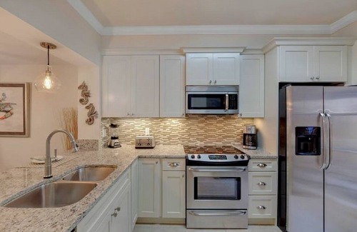 Sandestin Villa | FREE golf cart! Beautiful lake view! 3 MINS. TO BEACH, dining, shopping.