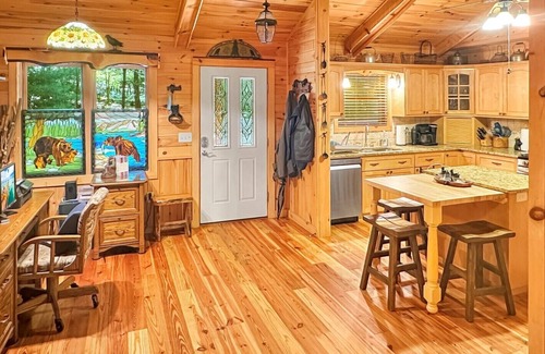 Robbinsville Cabin | Free Local Estate Tours + Peaceful Cabin + Hot Tub Overlooks Creek