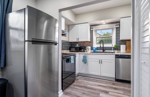 South Oakland House | Free On-site Parking pad: Minutes to Stadiums, Downtown, Pitt, CMU, UPMC