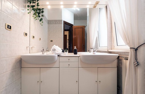 Quartiere XXIX Ponte Mammolo Apartment | [Free Parking]15 Min from Colosseum - WiFi - AC