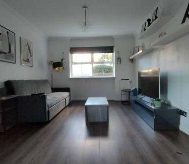 Southwark Apartment | Free Parking 4 Beds Flat 15 min train to Victoria London Bridge St Paul Cathedral