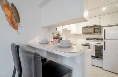 Lower Queen Anne Condo | Free Parking | City Views | Walk Score: 96