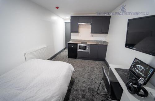 Selly Oak House | FREE PARKING Cosy Studios close to city and QE and UOB!