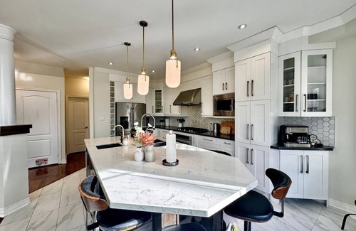 Meadowvale Village House | Free Parking|Near Airport|Firepit w/5 Bedrooms