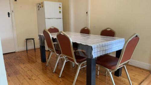 Camberwell House | Free Parking Near Deakin Uni Private Entry Free WiFi Melbourne Quiet Stay Secure Stay