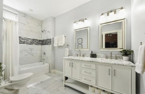 Point Breeze North Apartment | FREE Parking, Netflix in East Liberty By Parks and Uni
