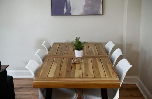 Point Breeze North Apartment | FREE Parking, Netflix in East Liberty By Parks and Uni
