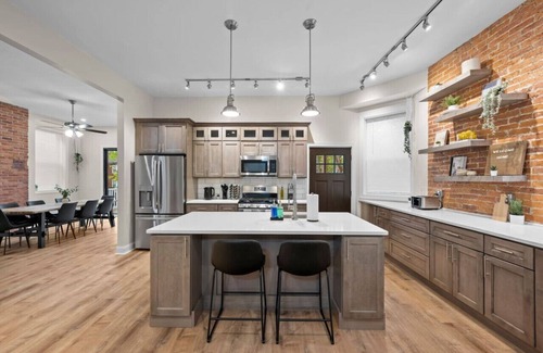Point Breeze North House | Free Parking+Netflix+BBQ+Games Near Bakery Square