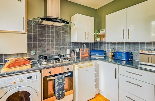 Cotham Apartment | FREE Parking New Luxurious House