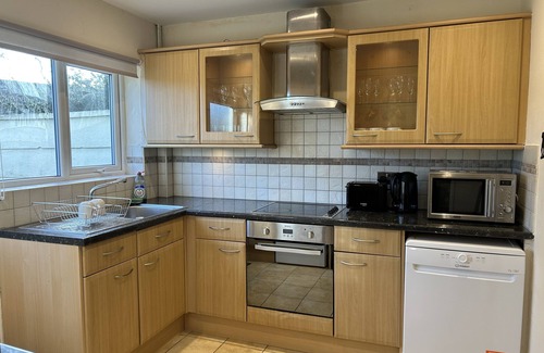 Littlemore House | Free Parking | Private Garden | Fully Equipped | Family Friendly | Bus Stop